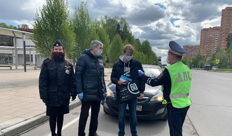 Сотрудники Госавтоинспекции призывают граждан соблюдать требования безопасности на дорог