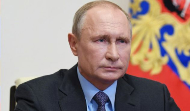 Владимир Путин объявляет об ослаблении периода нерабочих дней
