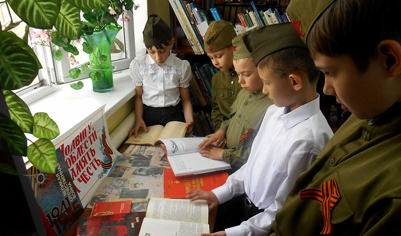 Волонтеры горячей линии прочитают детям рассказы о войне к 75-летию Победы