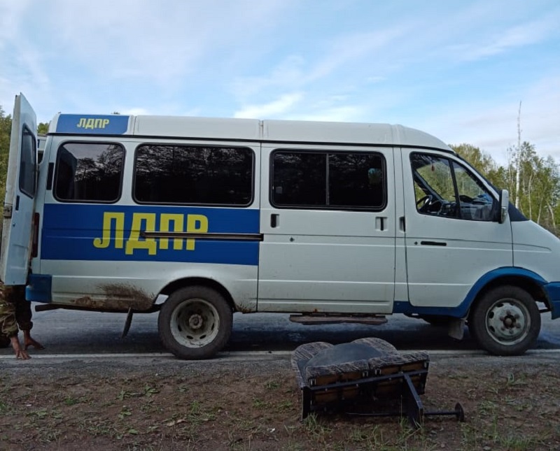 Партийную ГАЗель ЛДПР обстреляли неизвестные в Северном районе Новосибирской области