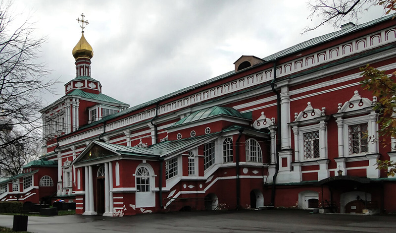 Фундамент Успенской церкви в Новодевичьем монастыре в Москве собираются укреплять