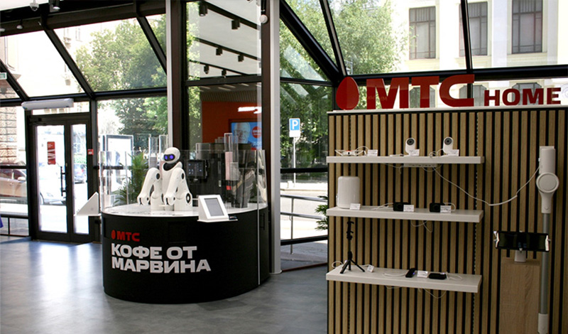 МТС открыла первый шоурум в Москве с цифровыми витринами и роботизированной кофейней