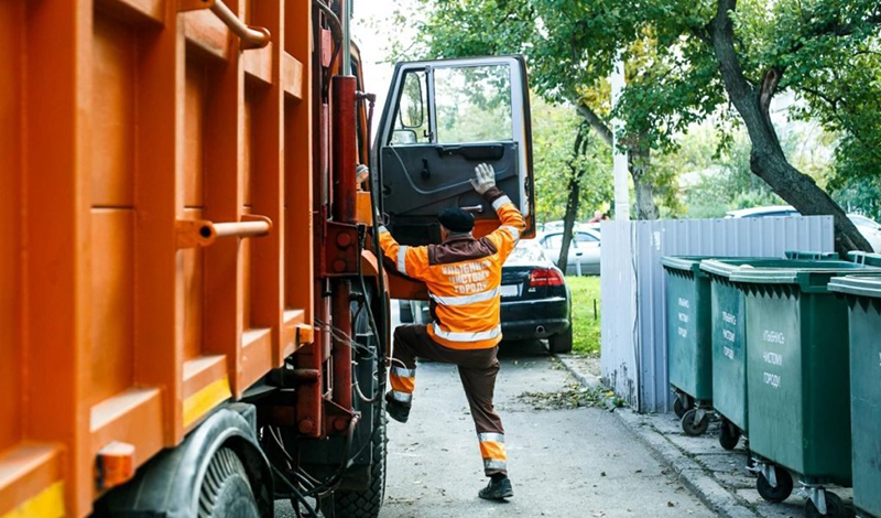 в Санкт-Петербурге в 1,3 раза за год вырос спрос на вывоз мусора