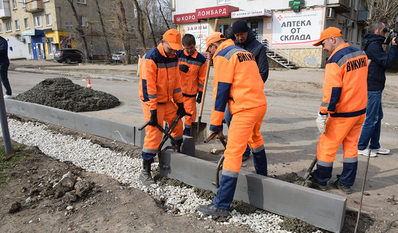 На ремонт тротуаров в Ленинском районе Саратова потратят 60 млн рублей