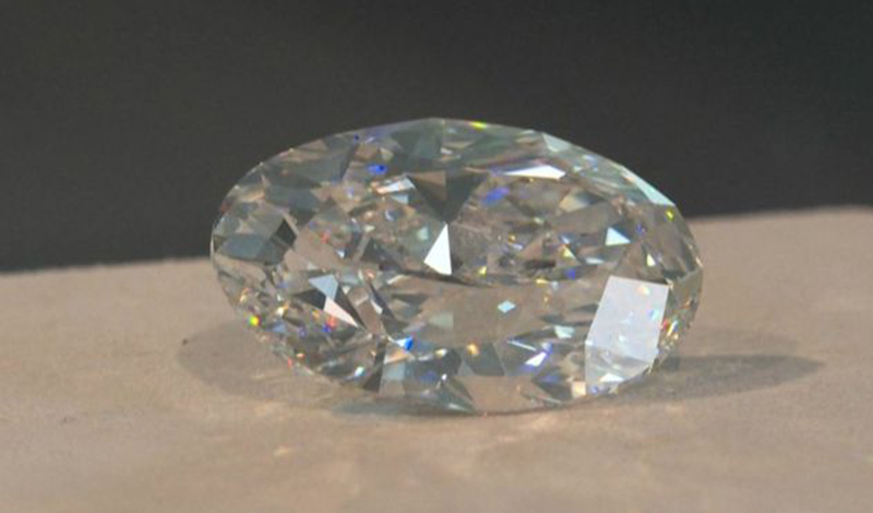 Безупречный бриллиант в 102 карата - выгодная сделка за 16 миллионов долларов