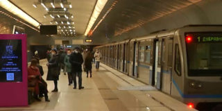 В казанском метро появился новый поезд «Москва»: без межвагонных дверей и с «умным» освещением