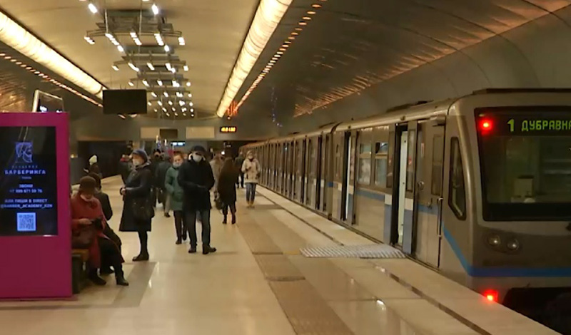 В казанском метро появился новый поезд «Москва»: без межвагонных дверей и с «умным» освещением