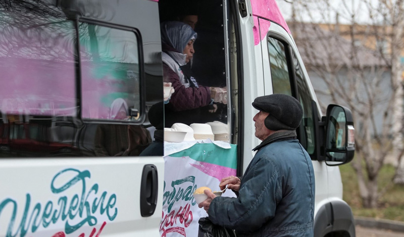 За три года работы «Доброго фудтрака» в Казани нуждающимся раздали свыше 25 тыс. порций горячих обедов