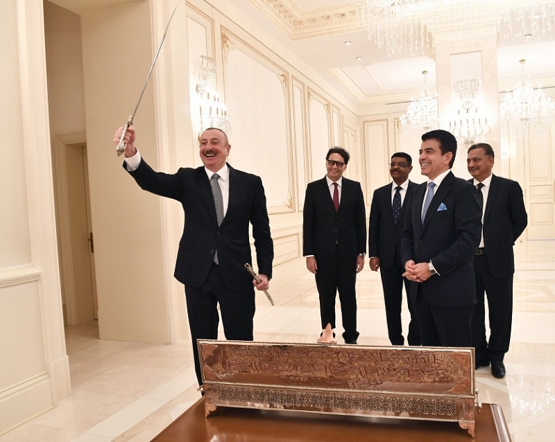 Президент Азербайджана Ильхам Алиев принял делегацию во главе с генеральным директором ИСЕСКО Салимом бин Мухаммедом аль-Маликом.