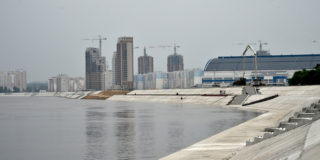 Защитную дамбу в Хабаровске достроят к концу 2022 года