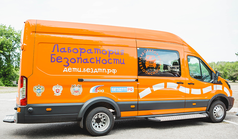 Архангельская область получила автомобиль «Лаборатория безопасности» для занятий по ПДД с детьми