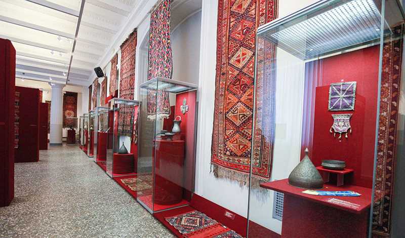 «Вплетая нить судьбы в ковер...» В Петербурге завершилась выставка азербайджанского декоративного искусства