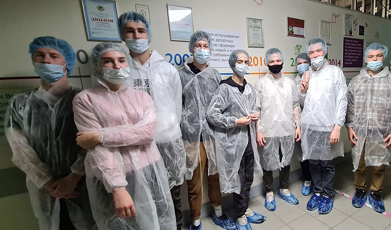 Компания МАЙ провела экскурсию по своей чаепроизводящей фабрике для 40 студентов Щелковского колледжа