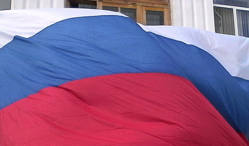 В Казани развернули российский флаг размером 150 квадратных метров