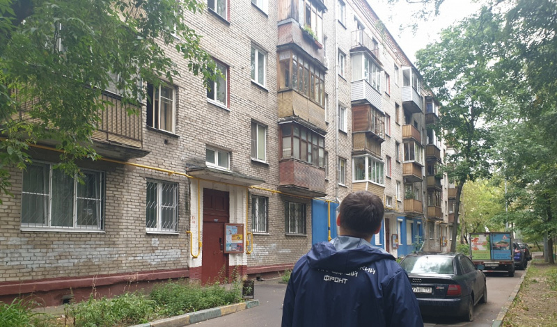 Московские активисты Народного фронта добиваются качественной очистки вентиляционных каналов в доме на Мартеновской