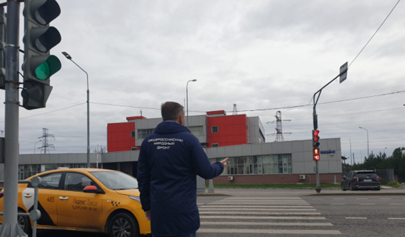 Народный фронт добился установки светофора возле метро «Улица Дмитриевского»