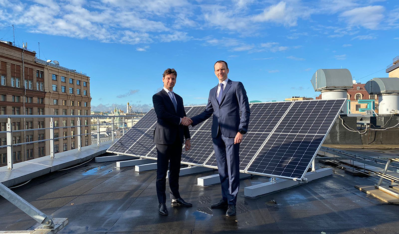 Солнечная установка на здании московской штаб-квартиры «Сименс» демонстрирует возможности инноваций для получения «зеленой» энергии