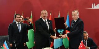 Президенту Азербайджан вручен Высший орден тюркского мира