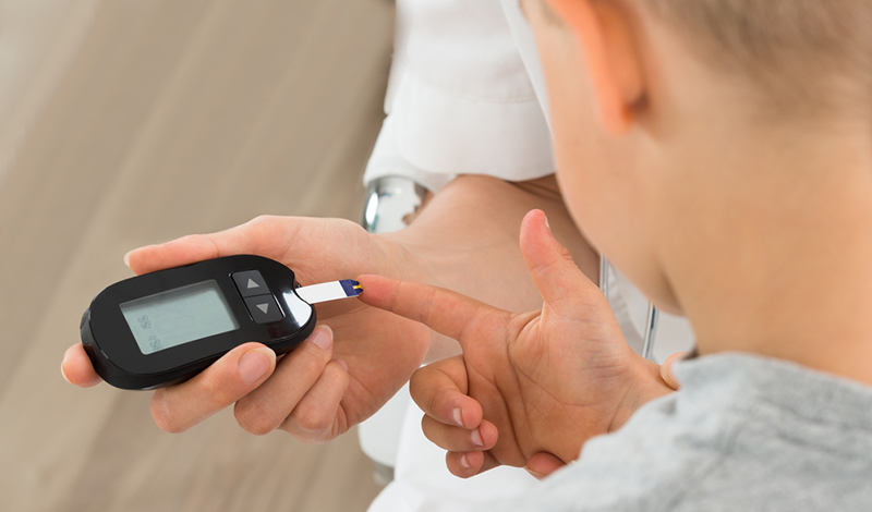 В Архангельской области детей с сахарным диабетом первого типа обеспечат скан-системами измерения глюкозы в крови