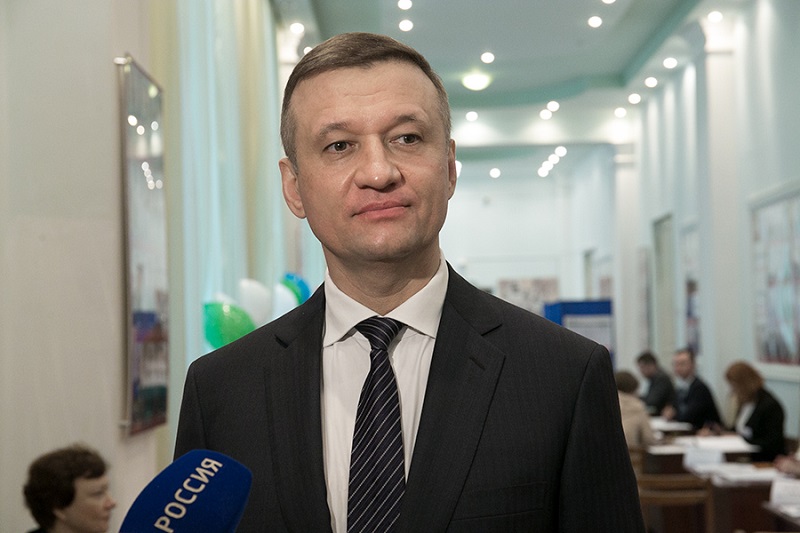 Дмитрий Савельев: усиление службы вызова врача на дом должно стать одним из приоритетов государства