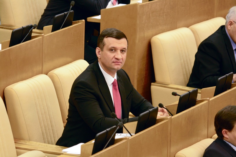 Депутат Госдумы Дмитрий Савельев уверен, что для снижения рисков роста безработицы нужен системный подход к подготовке кадров