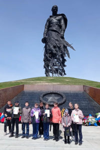 На Ржевском мемориале Советскому солдату наградили победителей детского конкурса рисунков