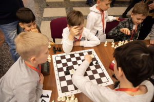 Свыше 100 юных шахматистов встретились в Музее Победы