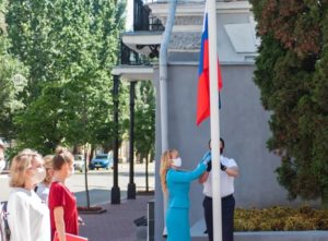 В детских лагерях Татарстана ежедневно проходит церемония подъема государственных флагов
