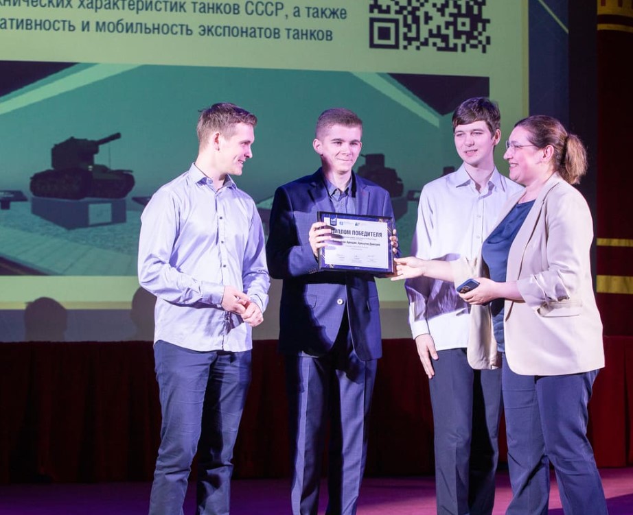 Московские школьники разработали аудиогиды и мобильные приложения для посетителей Музея Победы