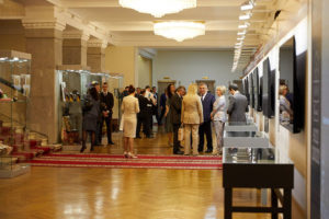 Рустам Минниханов и Вячеслав Володин посетили в Госдуме выставку в честь 1100-летия принятия ислама Волжской Булгарией