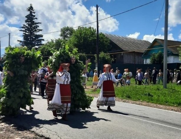 В Татарстане в селе в честь праздника «Балтай» прошло шествие с «медведями»