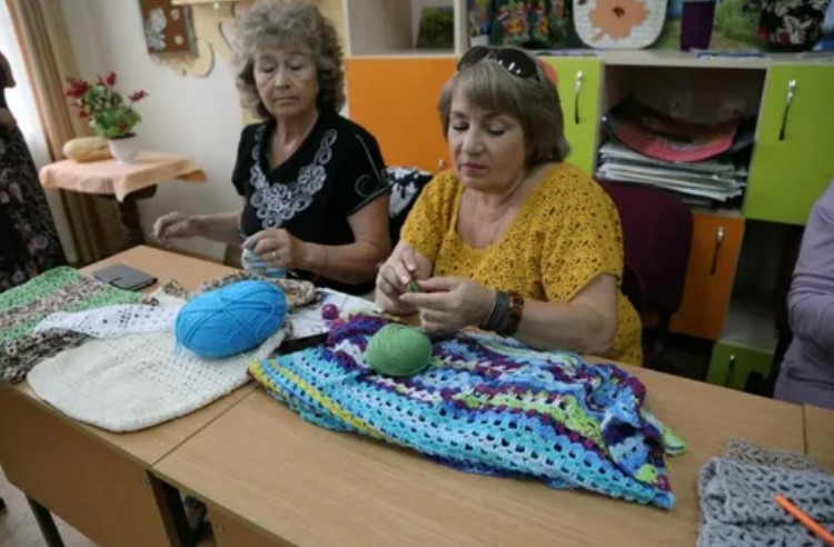 В Татарстане в рамках акции «Бабушкина забота» передадут вязаные вещи жителям Донбасса