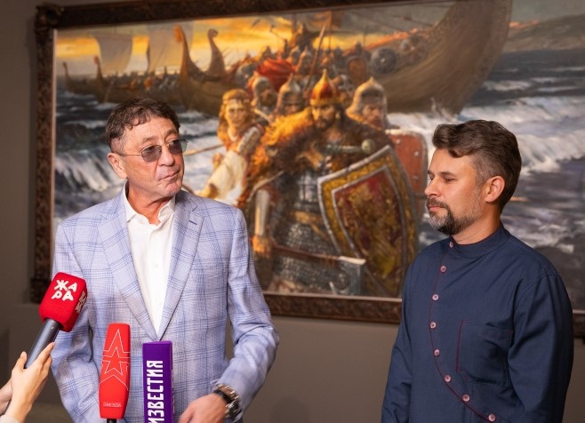 Совместная выставка живописи Григория Гукасова и Григория Лепса открылась в Музее Победы