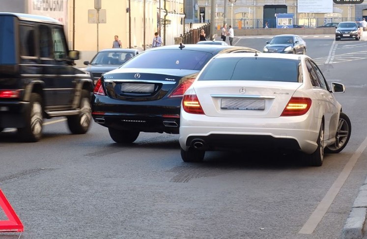 Водители в России массово жалуются на автоподставщиков
