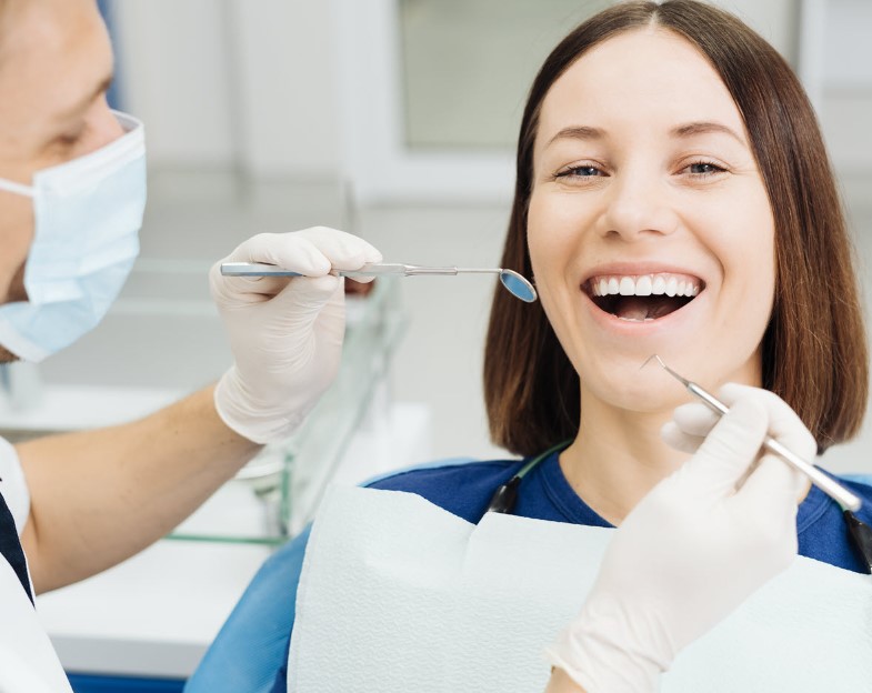 Тренды стоматологии летом 2022 года: виниры, отбеливание и