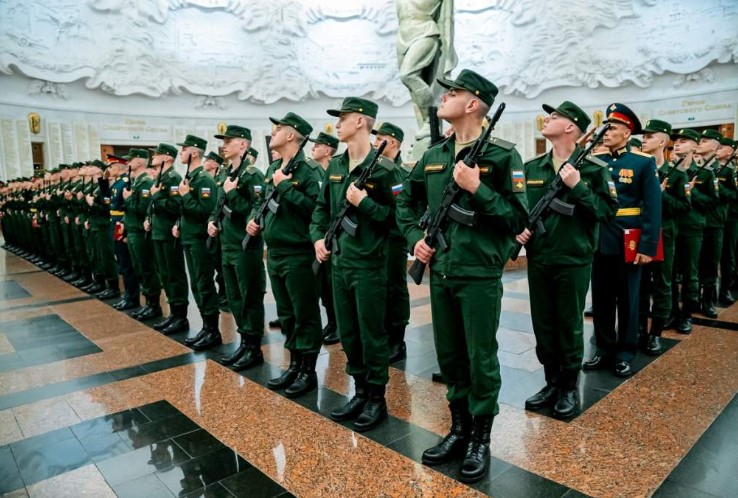 Новобранцы Преображенского полка приняли присягу в Музее Победы