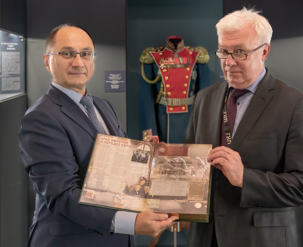 Императорский Монетный Двор передал в дар уникальную нумизматическую книгу Государственному историческому музею