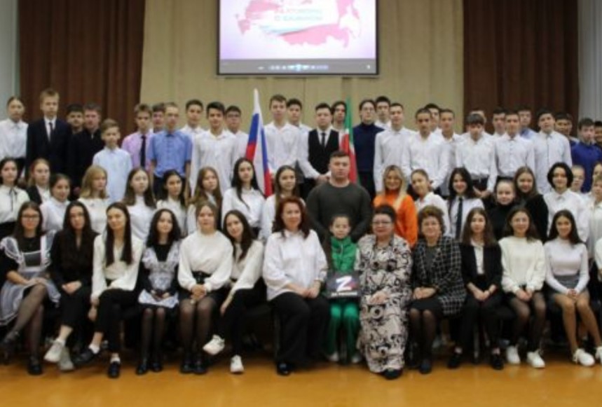 Обладатель «Ордена мужества» посетил «Разговоры о важном» в татарстанской гимназии