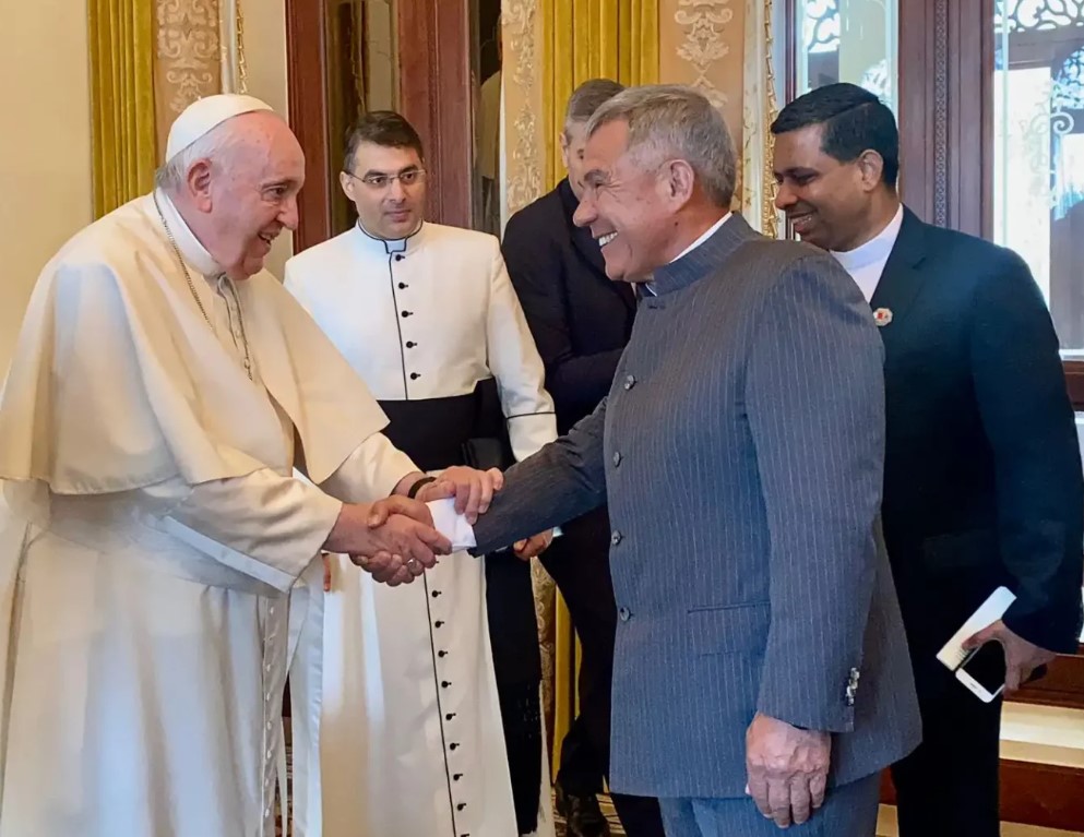 Президент Республики Татарстан Рустам Минниханов в Бахрейне встретился с Папой Римским Франциском