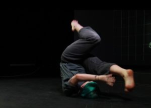«Танец по обе стороны экрана» — 9-часовая инсталляция-перформанс в Центре Курёхина