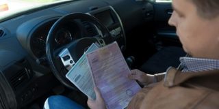Исследование показало: большинство водителей, в том числе пожилых, выбирает е-ОСАГО