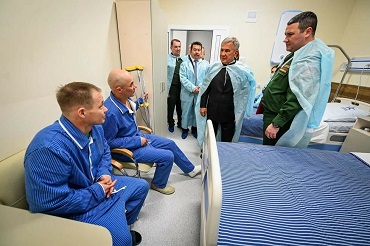 Рустам Минниханов навестил военнослужащих, проходящих лечение в военном госпитале Казани