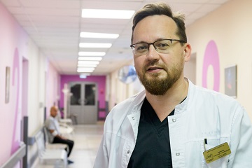 В мобильном комплексе, полученном по нацпроекту, татарстанские врачи могут принимать до 90 пациентов в день