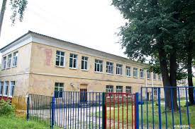 В Киришах объявлен конкурс на ремонт фасада школы №3