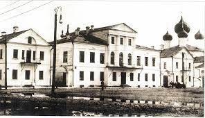 В Ярославле отремонтируют крышу здания гимназии XIX века на площади Челюскинцев