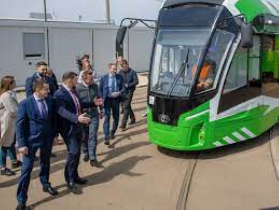 Губернатор Курской области проинспектировал ход работ по реконструкции трамвайных путей