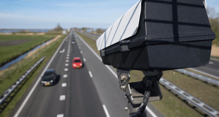 Почти 80% автомобилистов поддерживает введение штрафов по камерам за езду без ОСАГО – исследование
