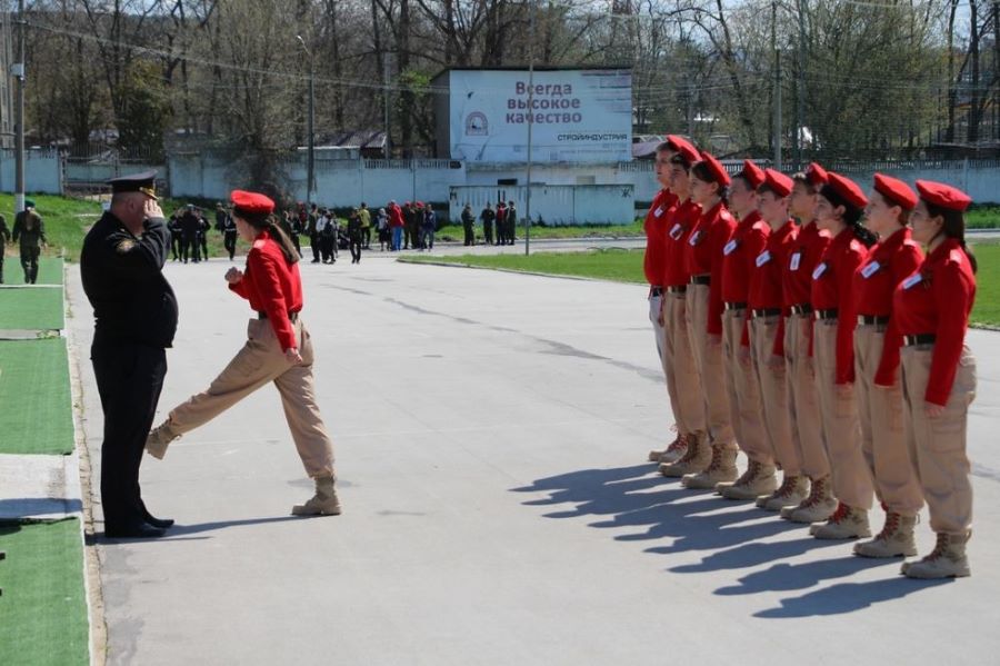 Военно-патриотическое воспитание и спортивная подготовка: пожарные Красногвардейского района провели соревнования для школьников