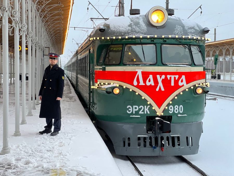 Туристический ретропоезд «Лахта» отправился в первый рейс