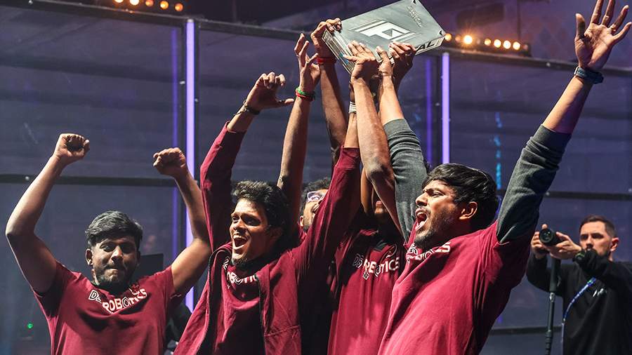 Команда из Индии выиграла суперфинал Битвы роботов на Играх Будущего